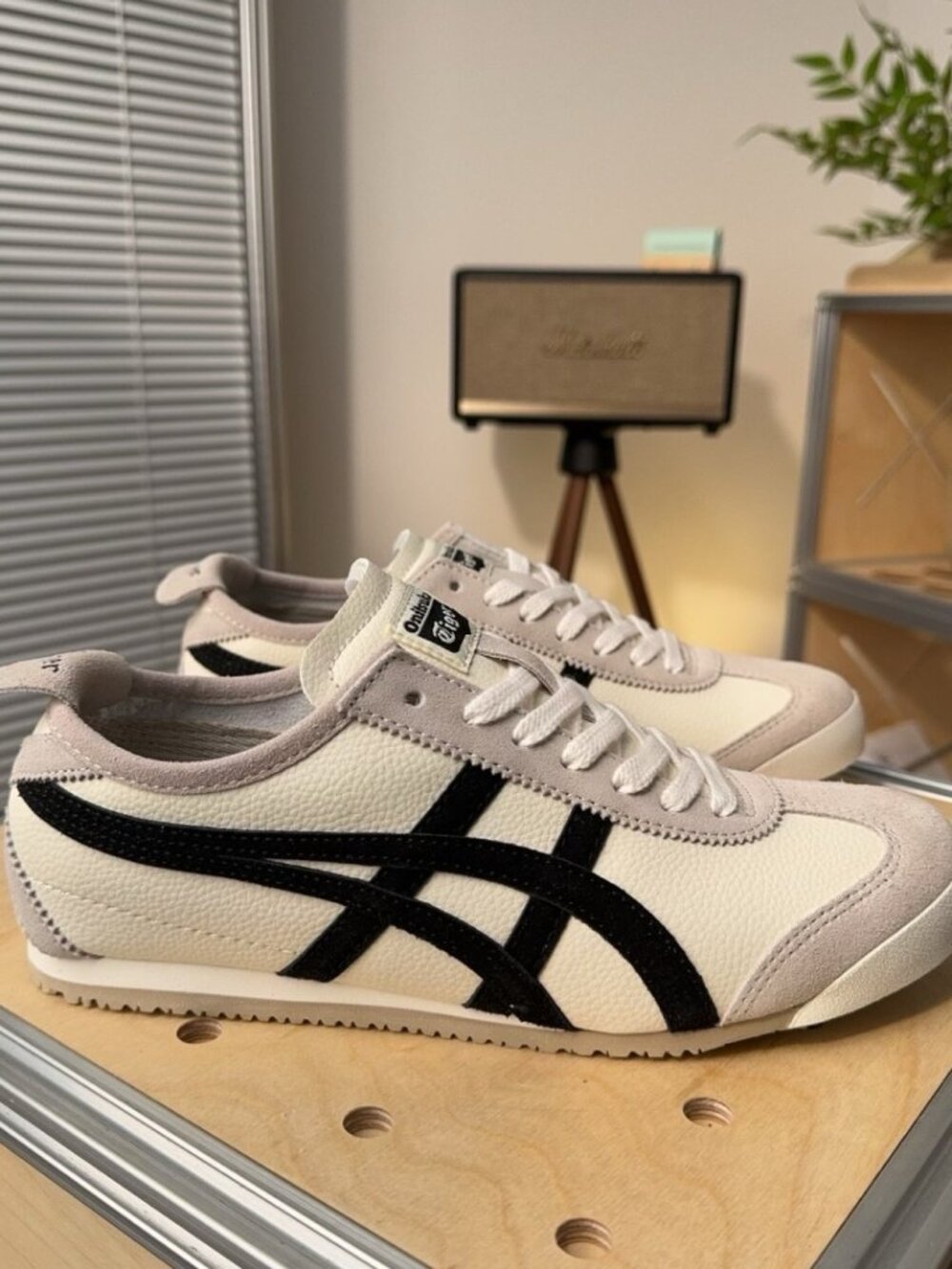 Onitsuka Tiger Mexico 66 Men’s Cream Black Retro Sneakers